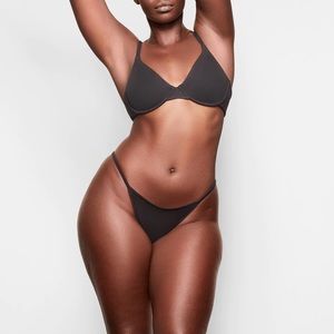 SKIMS Cotton Jersey T-Shirt Bra in Soot